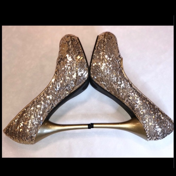 HI HEEL SHOES STILETTOS 5” GOLD SILVERY CHAMPAGNE SEQUINS WORN ONCE PROM 7.5  HP - Picture 7 of 11